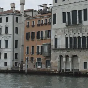 Locanda Leon Bianco On The Grand Canal Venedik